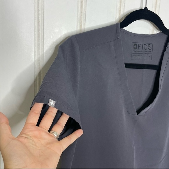 Figs Casma V Neck Pocket Front Scrub Top 091 - Picture 4 of 10